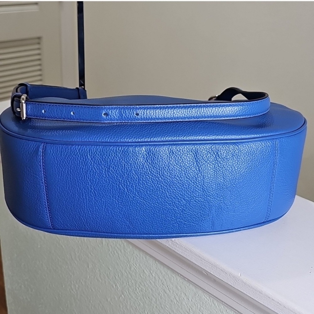 Coach F38250 Harley East West Hobo Medium Blue Pebbled Leather EUC - Picture 7 of 10